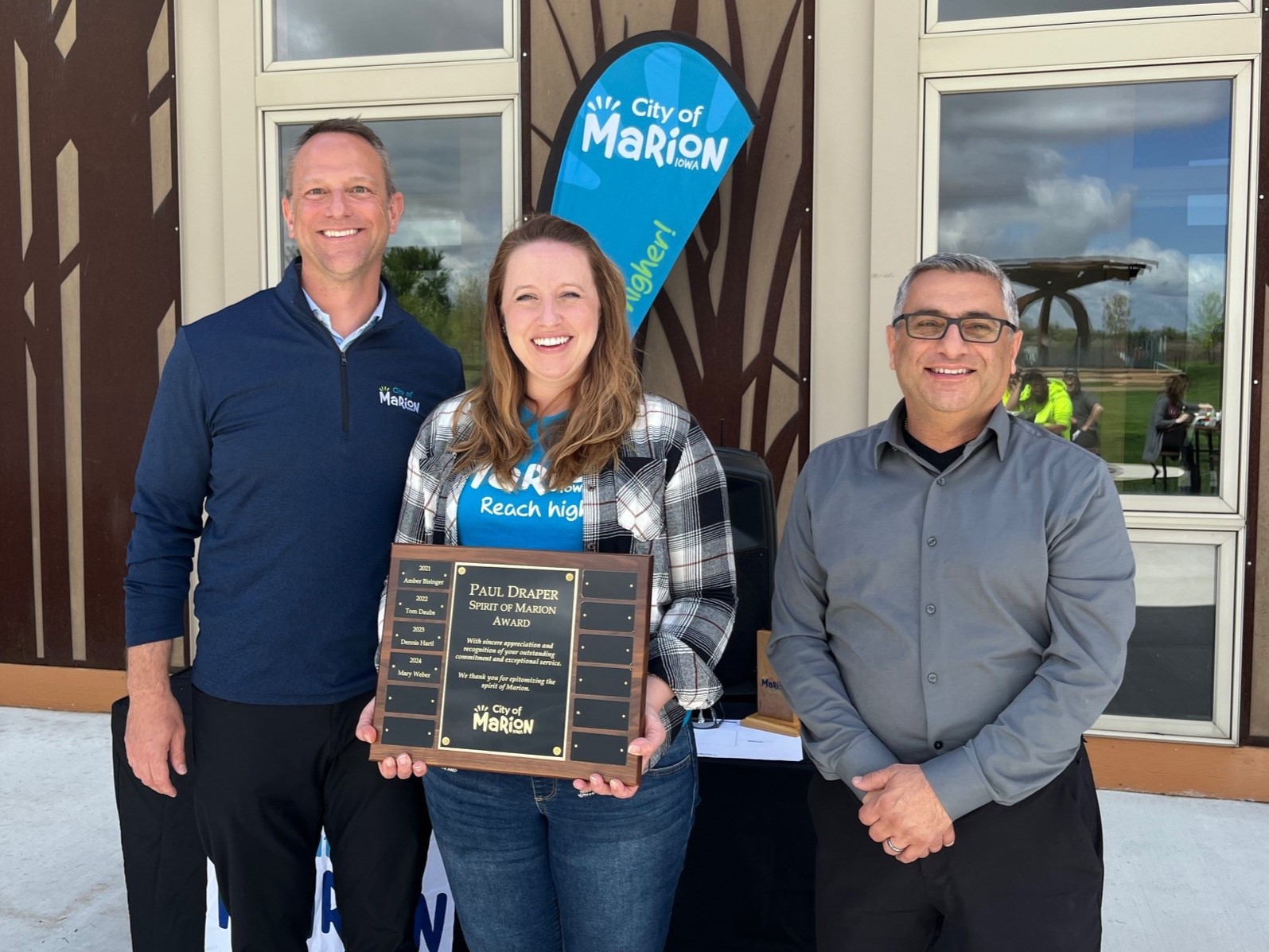 Mary Weber accepting Spirit of Marion award